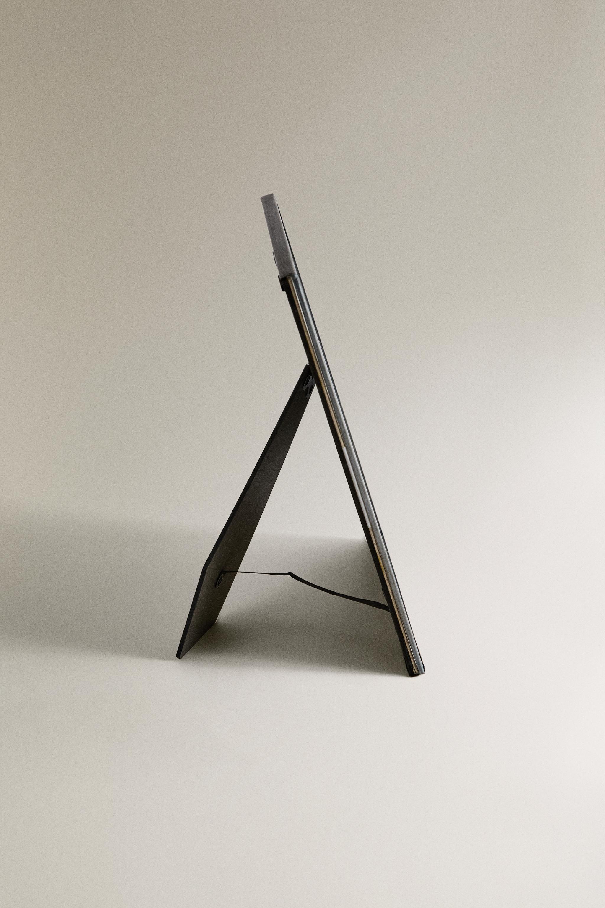 BLACK METAL PHOTO FRAME